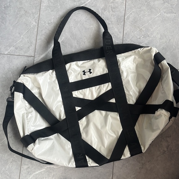 Under Armour This Is It Gym Weekend Duffel Bag - Picture 4 of 7